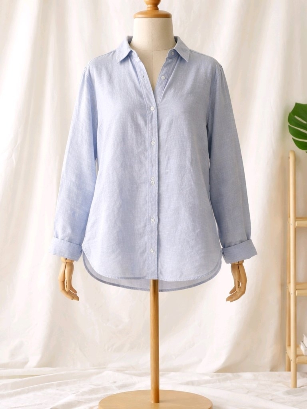 UNIQLO 100% Premium Linen Women's Shirt Light Blue Button Down Size M